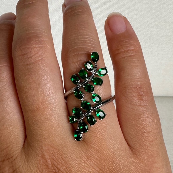 Luxury Green Emerald Leaf Shape Silver Plated Ring - Picture 8 of 8